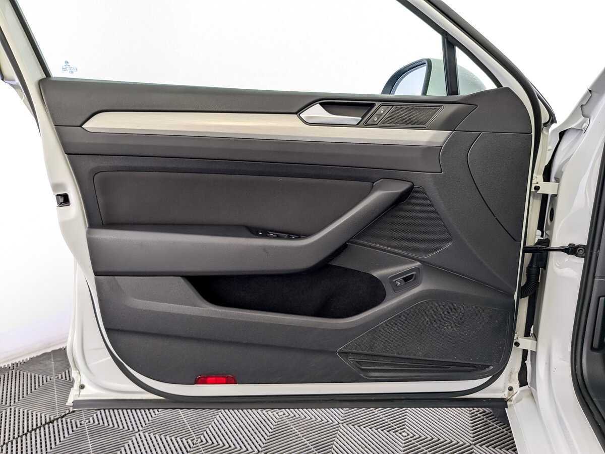 Купить Volkswagen Passat с пробегом. Фото: #16