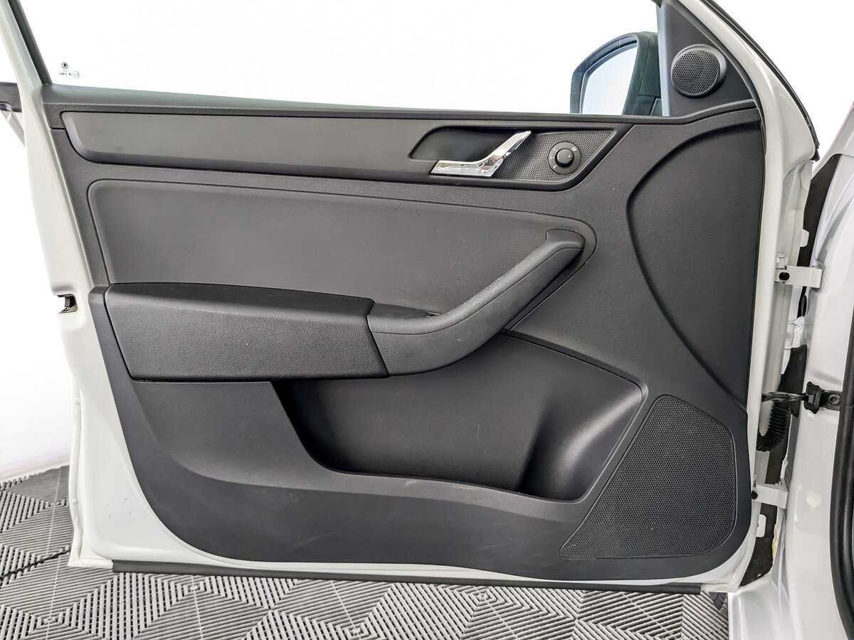 Купить Skoda Rapid с пробегом. Фото: #18