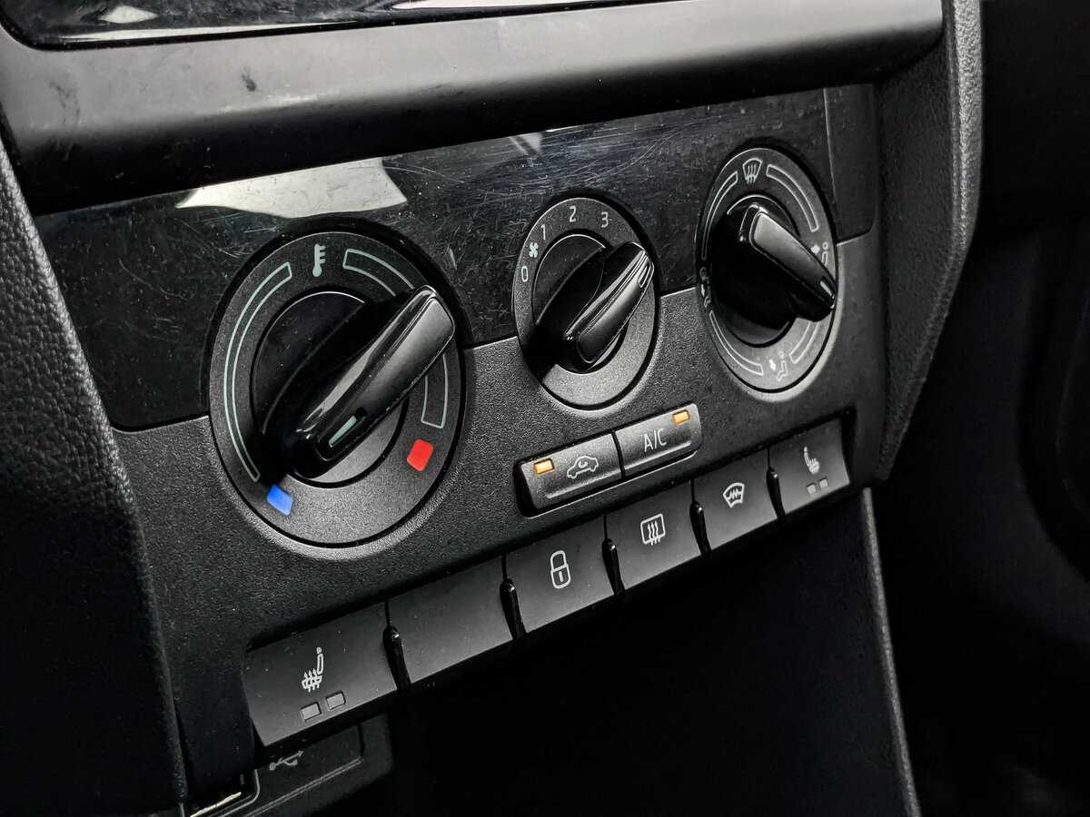 Купить Skoda Rapid с пробегом. Фото: #18