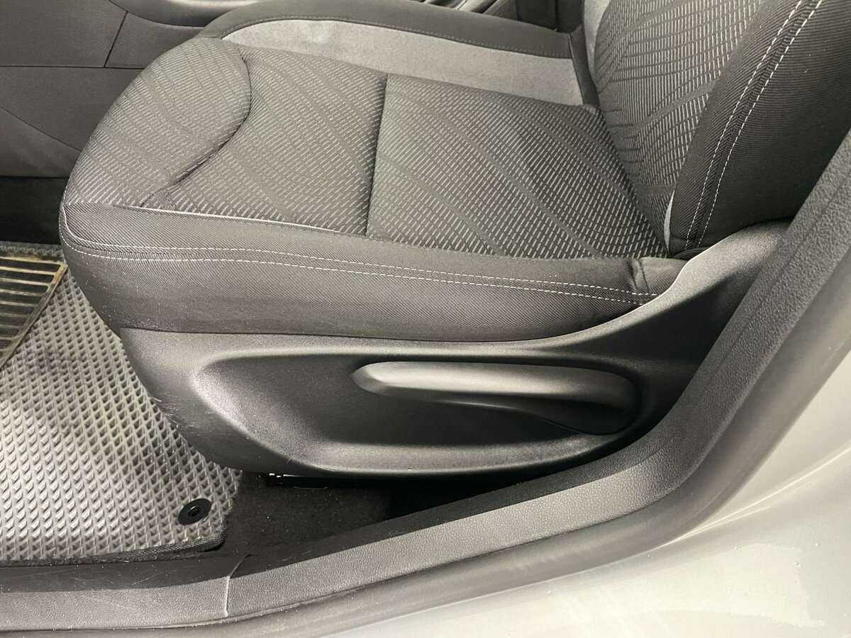 Купить Peugeot 408 с пробегом. Фото: #9