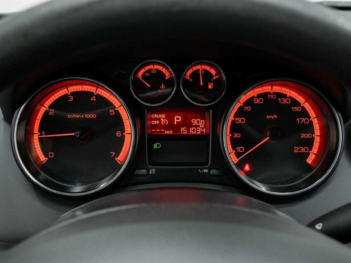 Купить Peugeot 408 с пробегом. Фото: #21