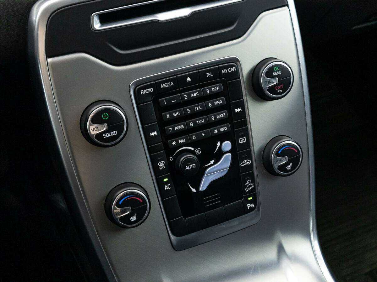 Купить Volvo XC70 с пробегом. Фото: #15