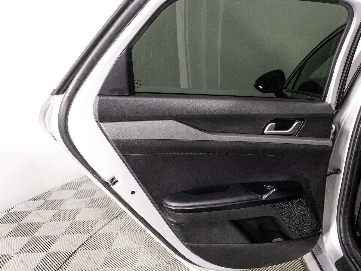 Купить Kia K5 с пробегом. Фото: #23