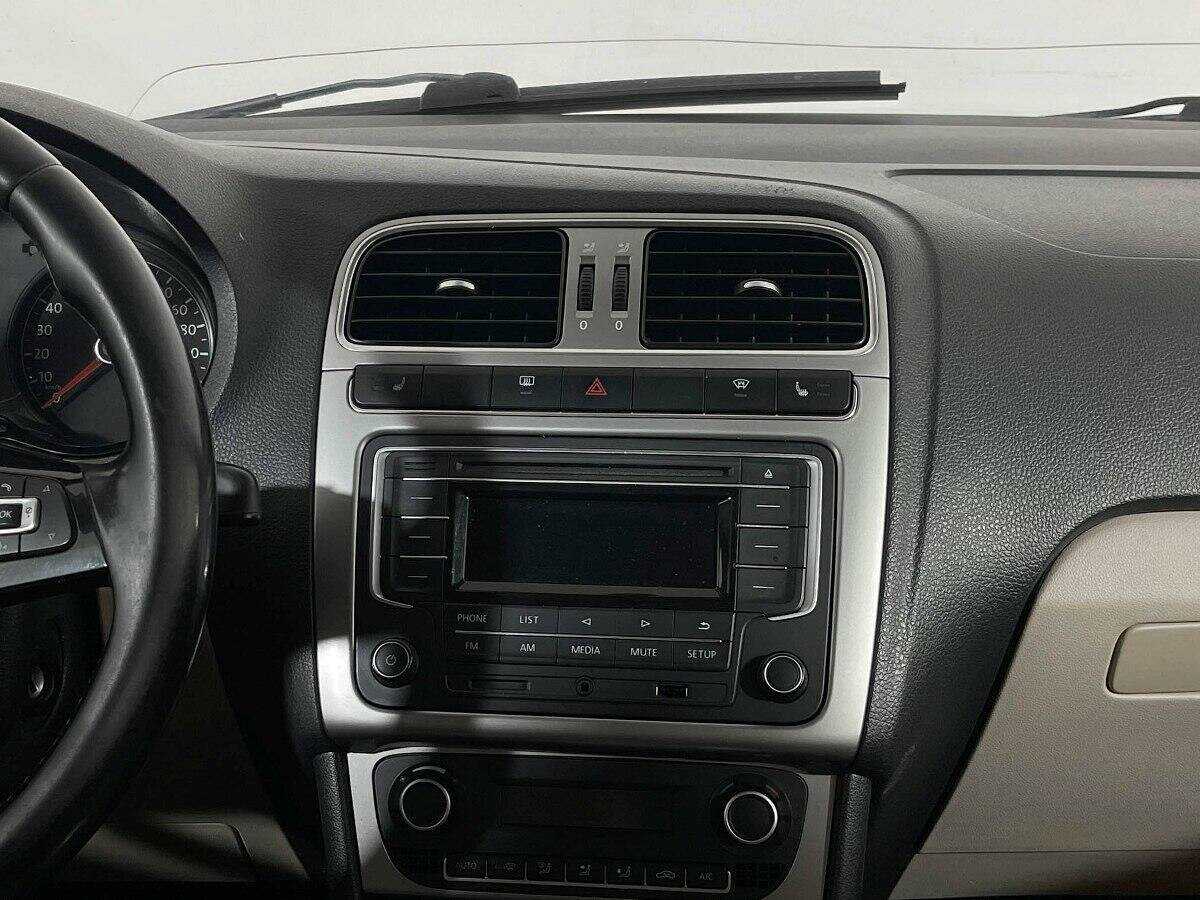 Купить Volkswagen Polo с пробегом. Фото: #11