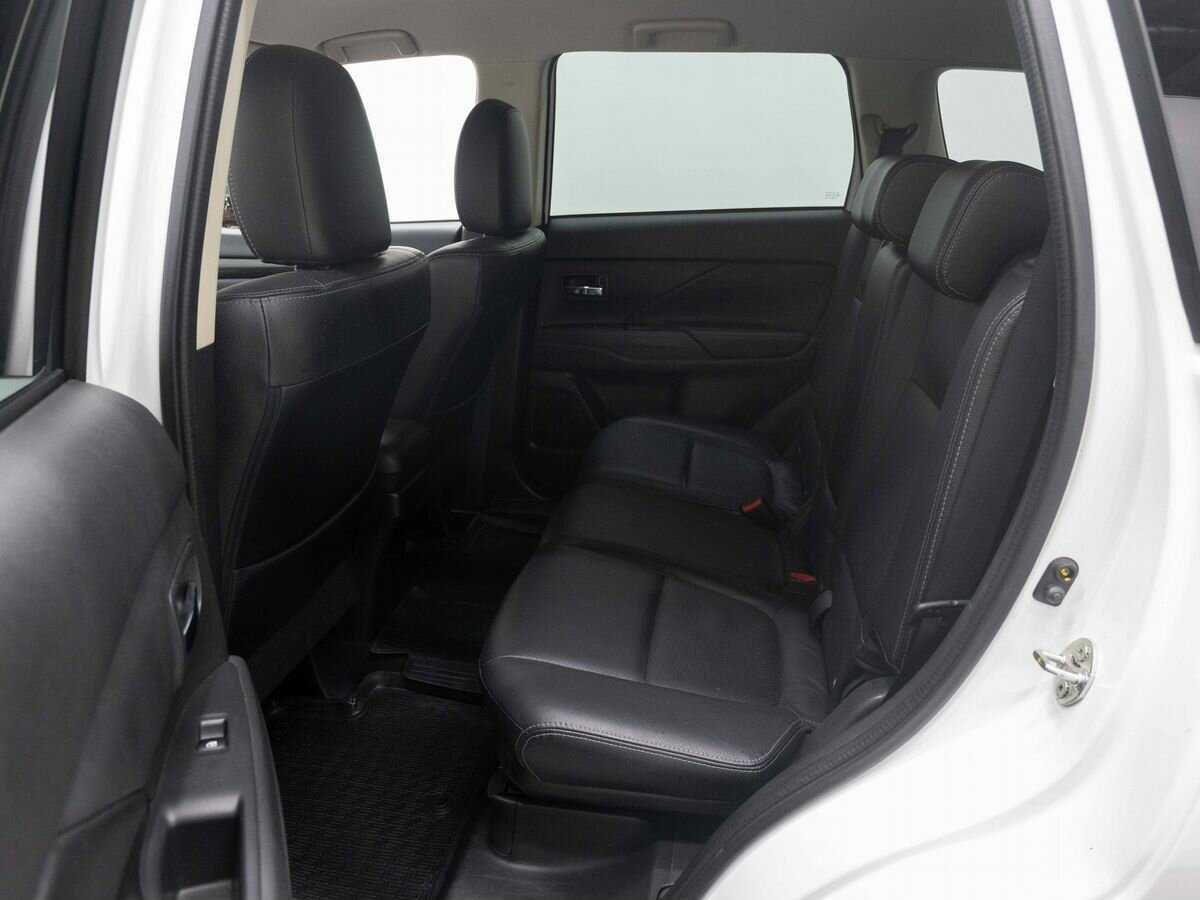 Купить Mitsubishi Outlander с пробегом. Фото: #10