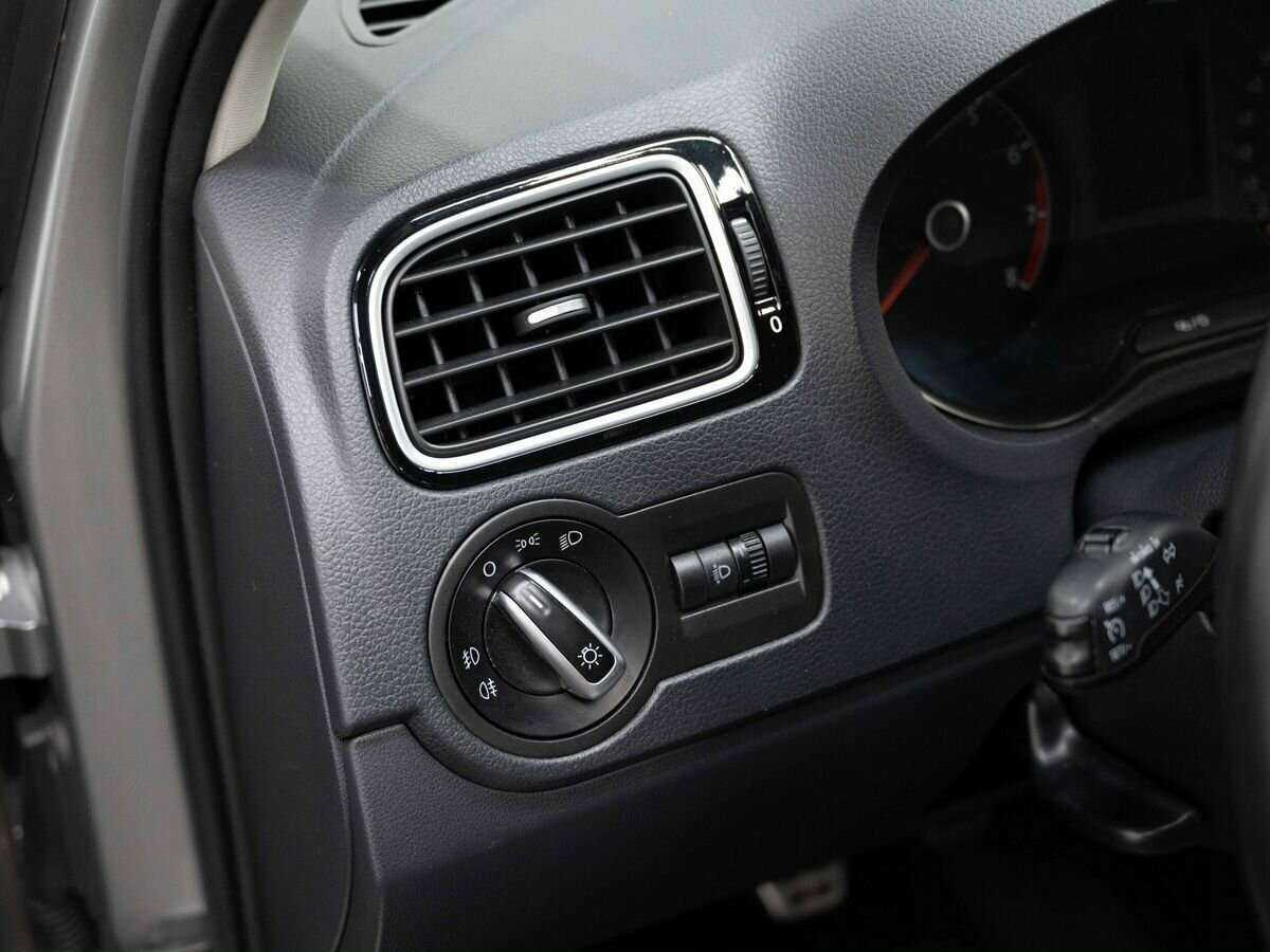 Купить Volkswagen Polo с пробегом. Фото: #19