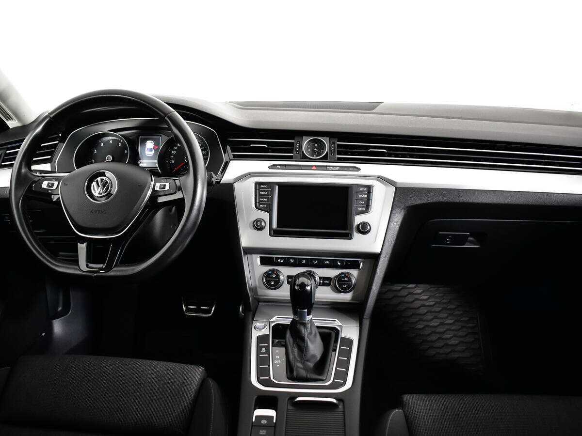 Купить Volkswagen Passat с пробегом. Фото: #7