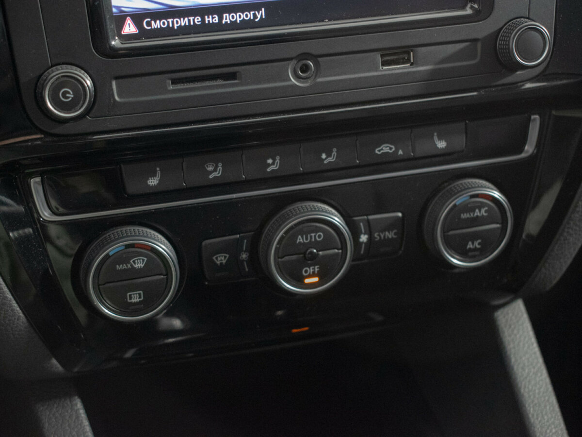 Купить Volkswagen Jetta с пробегом. Фото: #14