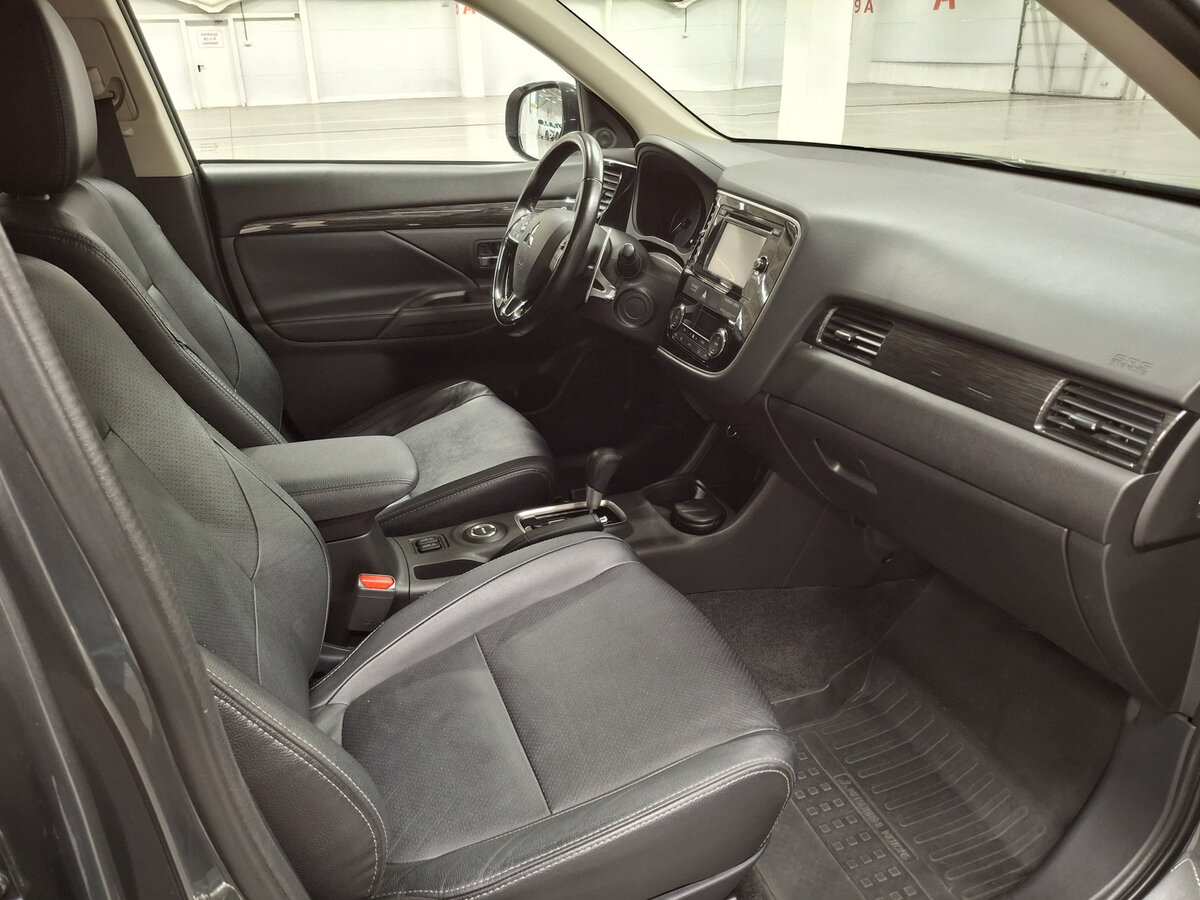 Купить Mitsubishi Outlander с пробегом. Фото: #10