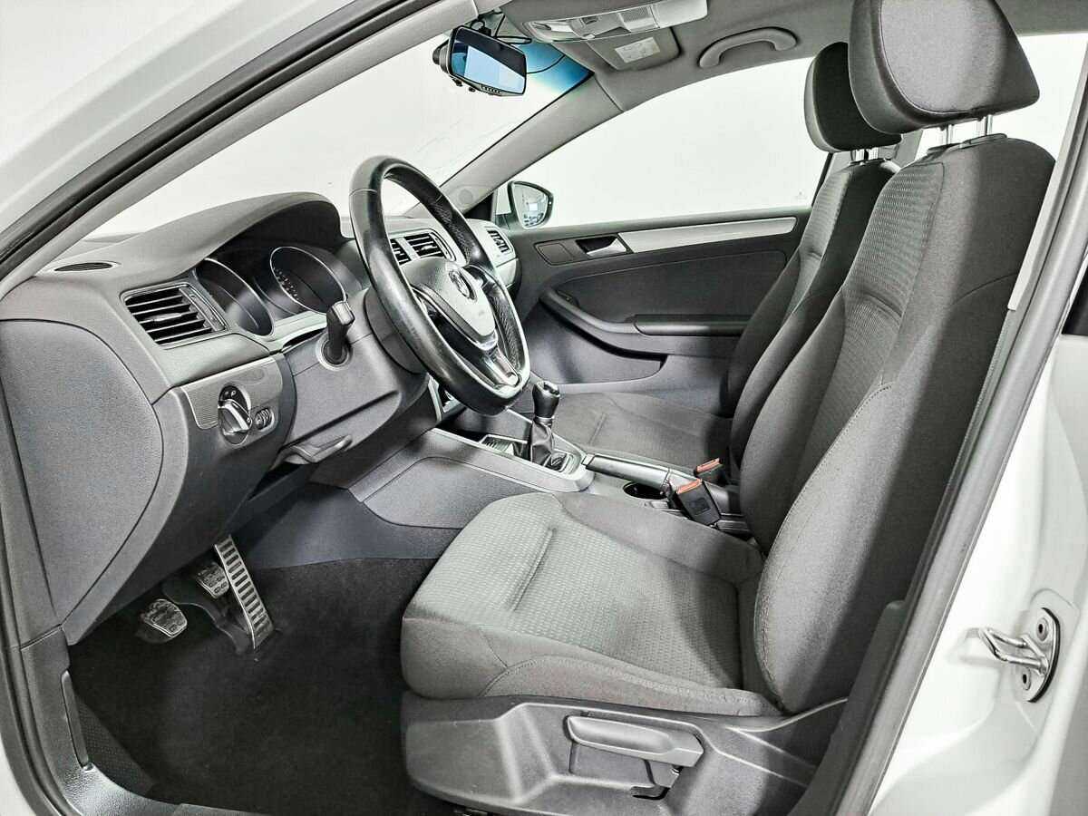 Купить Volkswagen Jetta с пробегом. Фото: #11