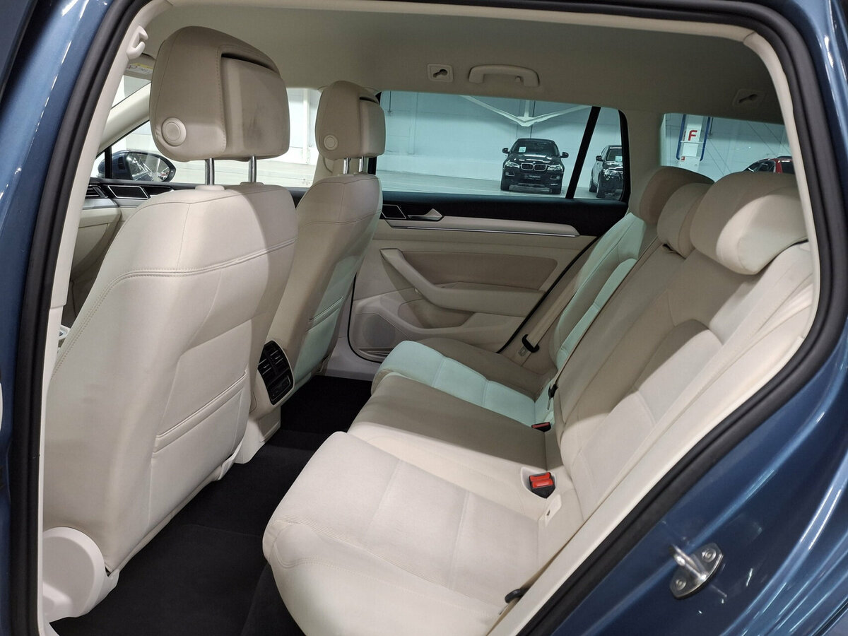 Купить Volkswagen Passat с пробегом. Фото: #11