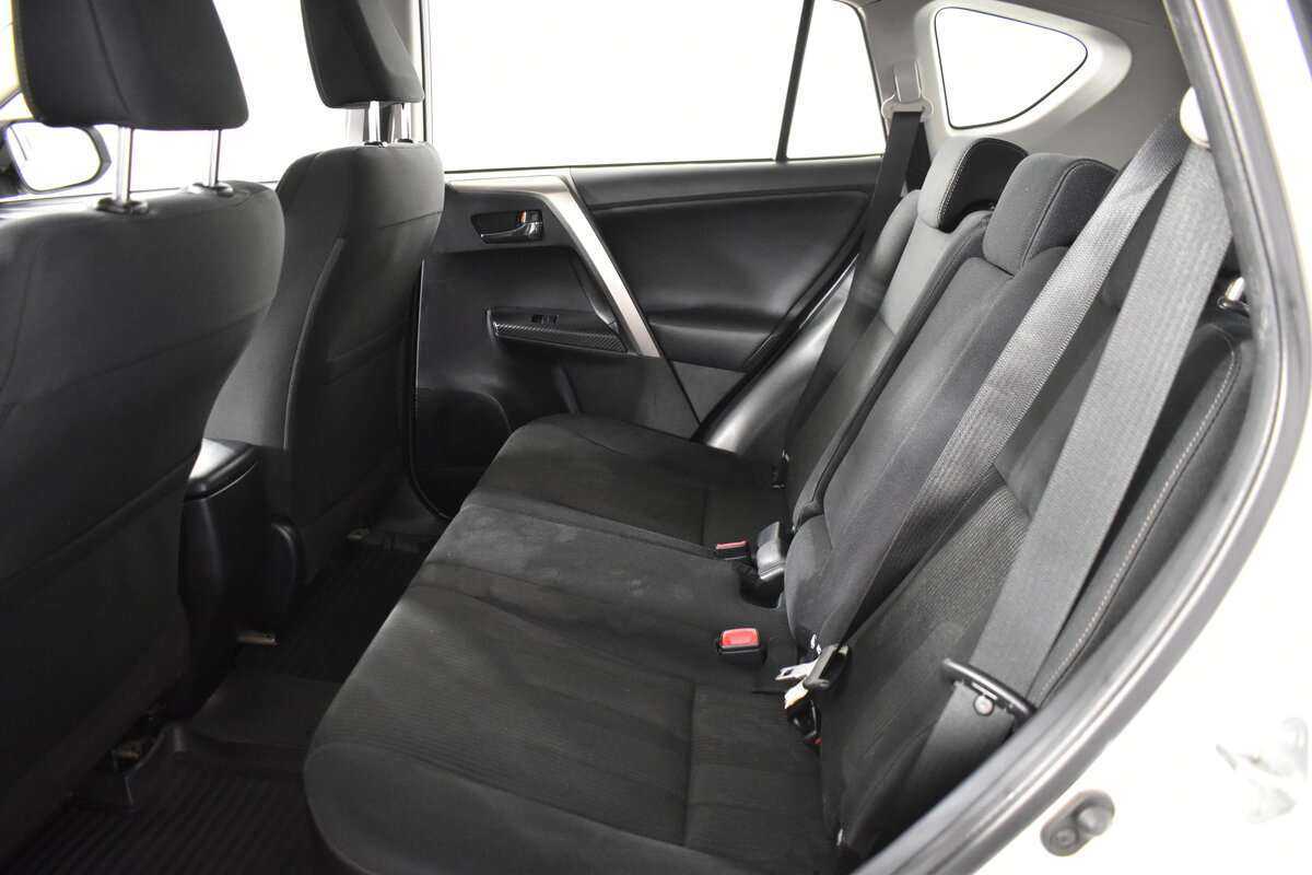 Купить Toyota RAV4 с пробегом. Фото: #6