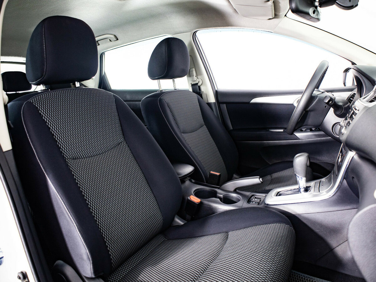 Купить Nissan Tiida с пробегом. Фото: #10