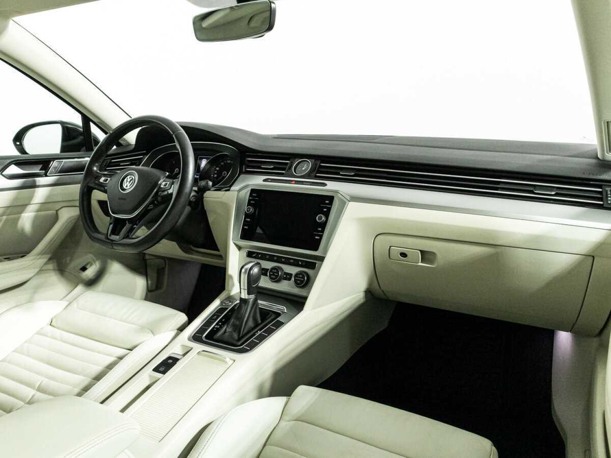 Купить Volkswagen Passat с пробегом. Фото: #8