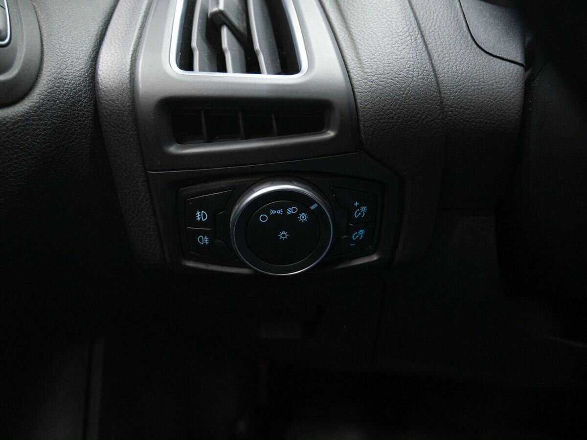 Купить Ford Focus с пробегом. Фото: #18