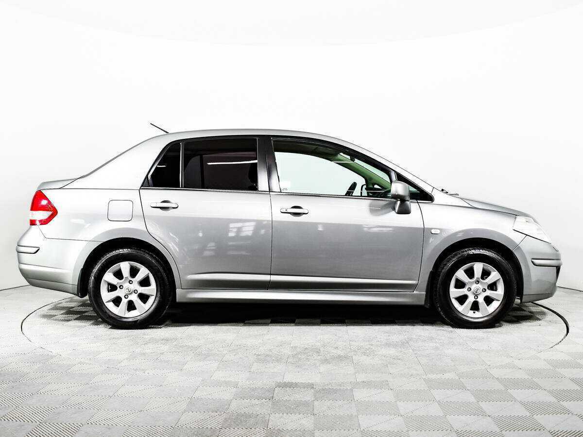 Купить Nissan Tiida с пробегом. Фото: #3