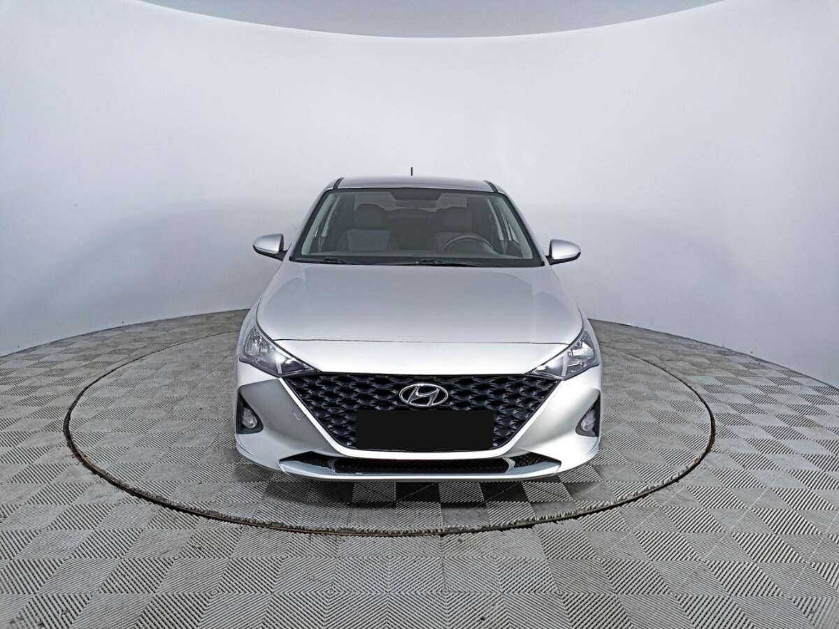 Купить Hyundai Solaris с пробегом. Фото: #1