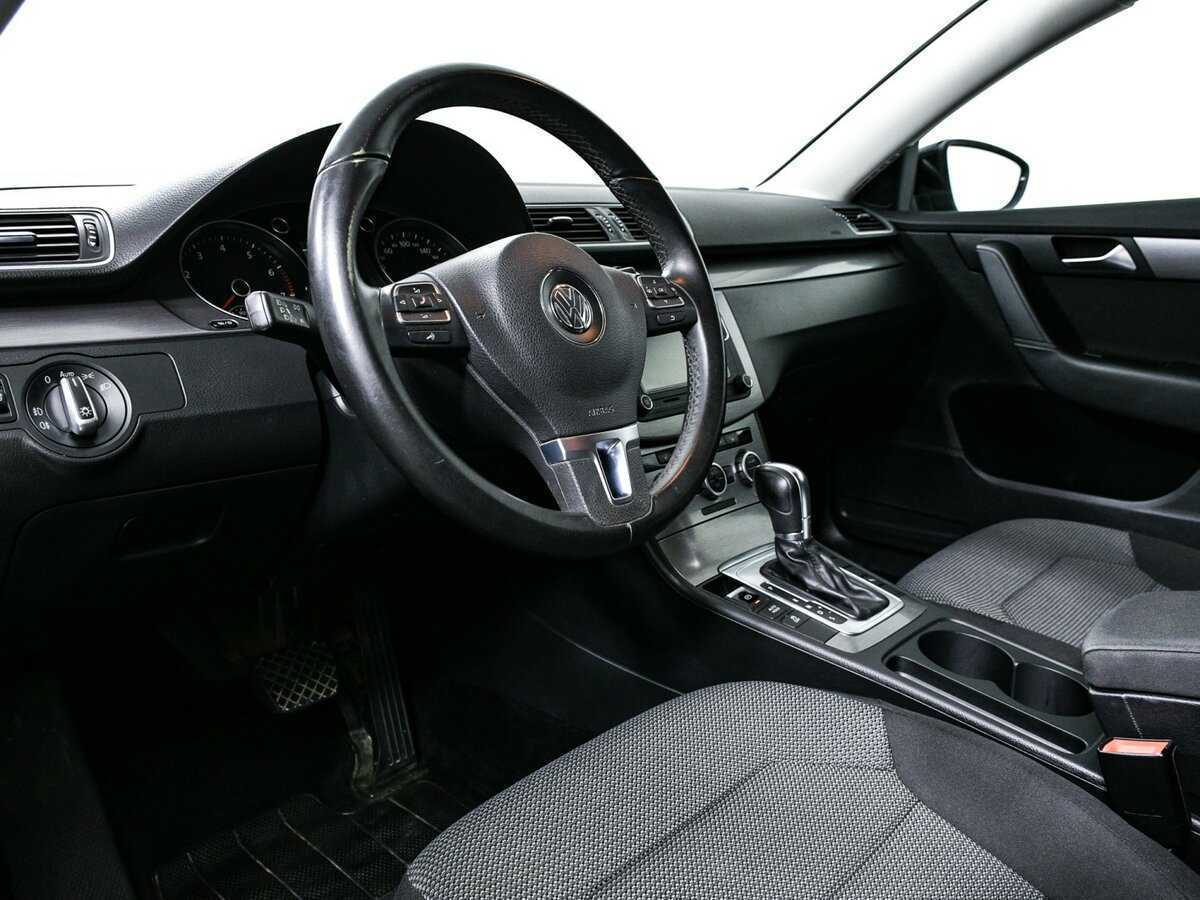 Купить Volkswagen Passat с пробегом. Фото: #12