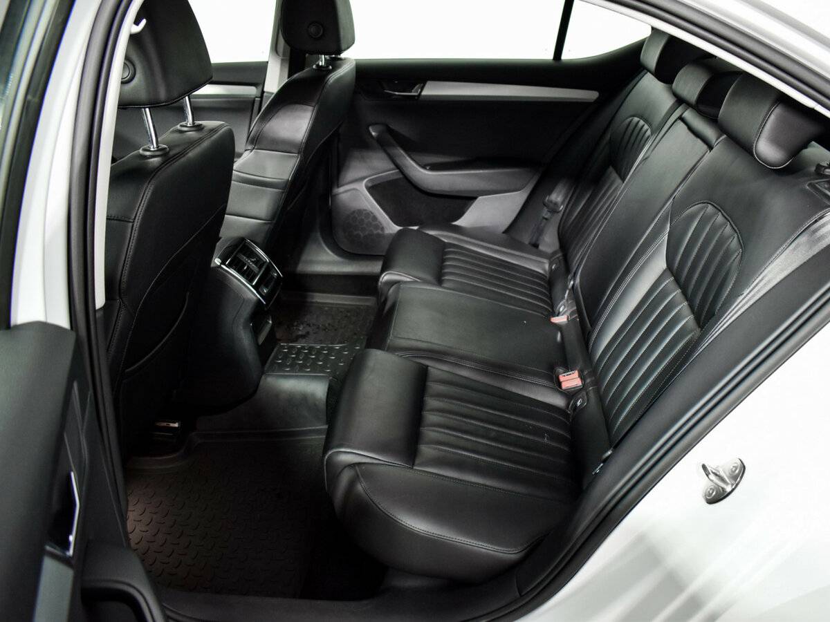 Купить Skoda Superb с пробегом. Фото: #8