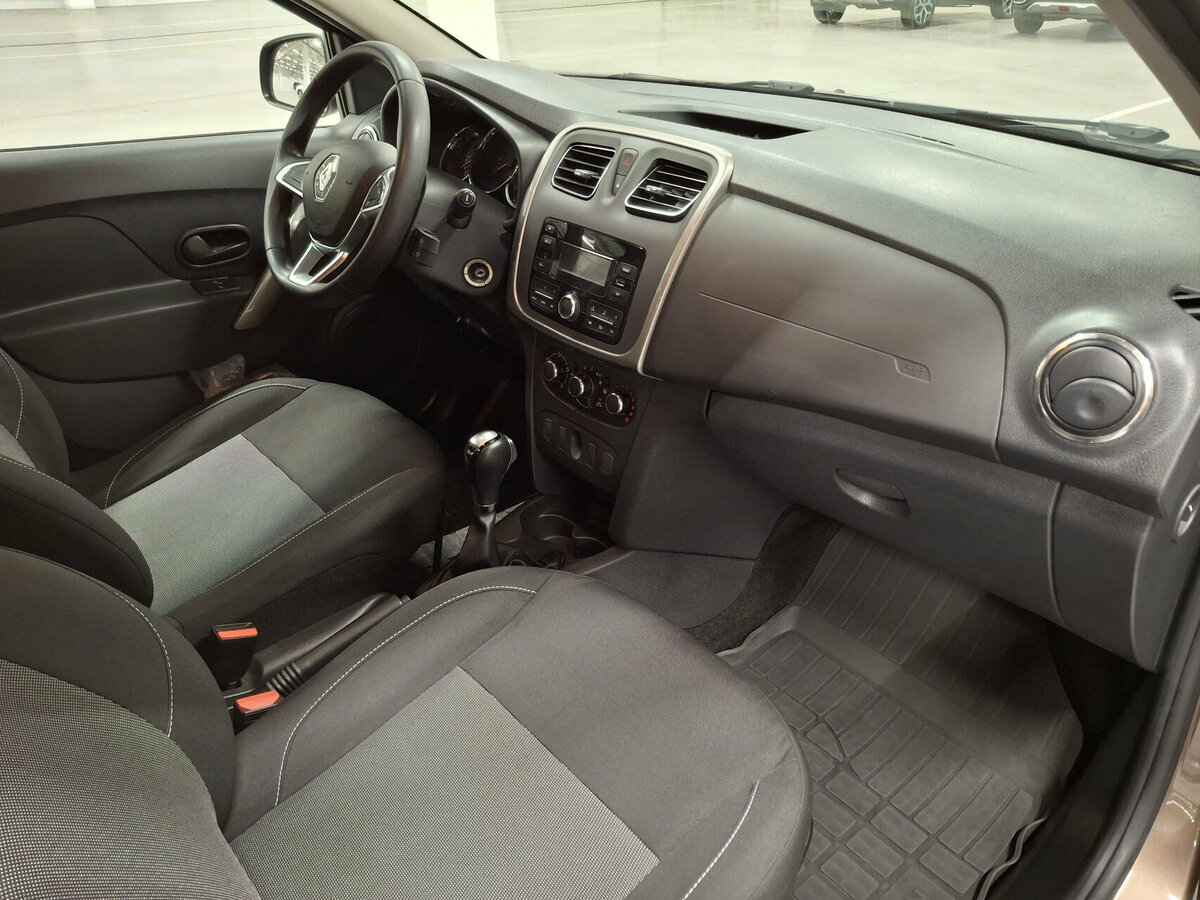 Купить Renault Logan с пробегом. Фото: #10