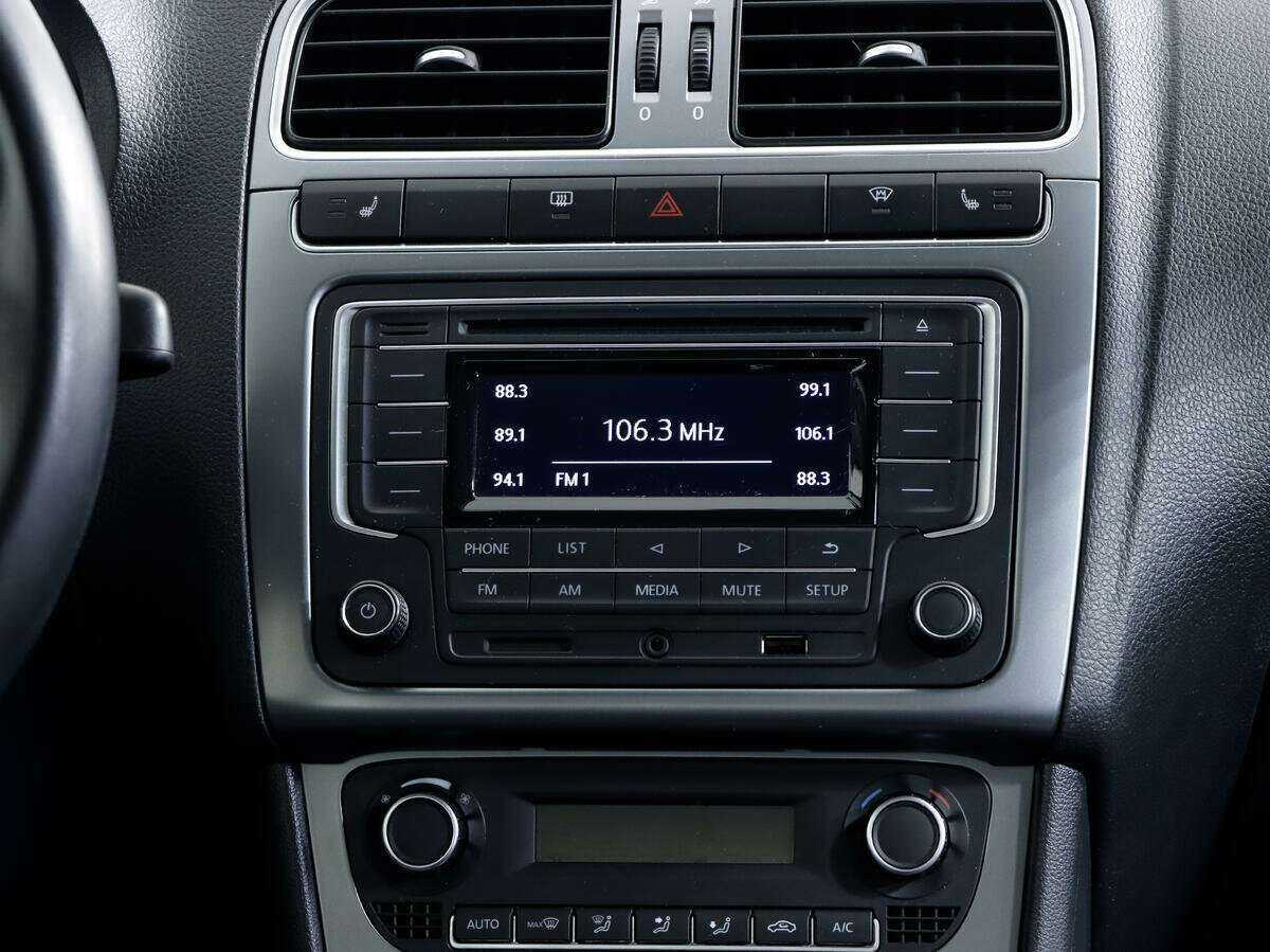 Купить Volkswagen Polo с пробегом. Фото: #11