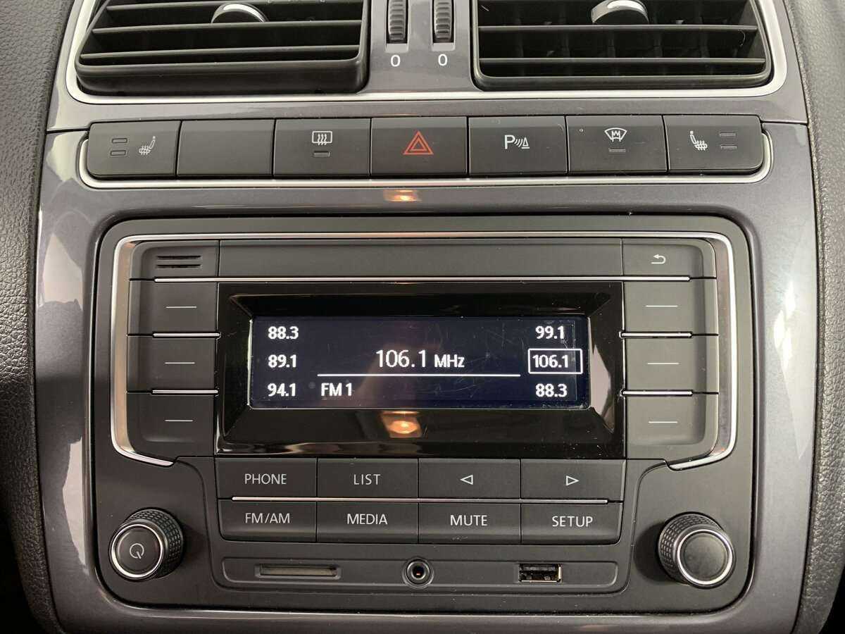 Купить Volkswagen Polo с пробегом. Фото: #8