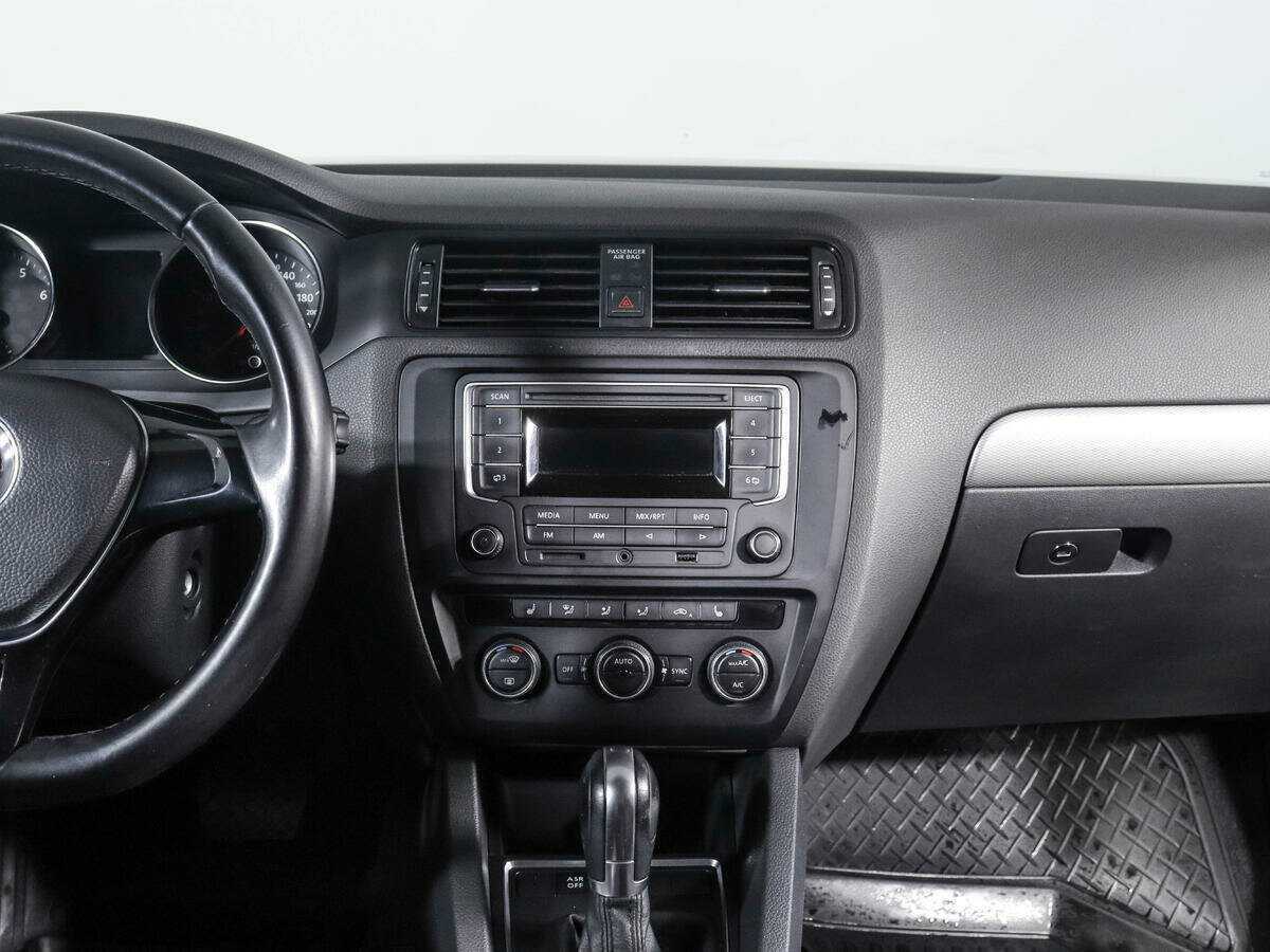 Купить Volkswagen Jetta с пробегом. Фото: #10