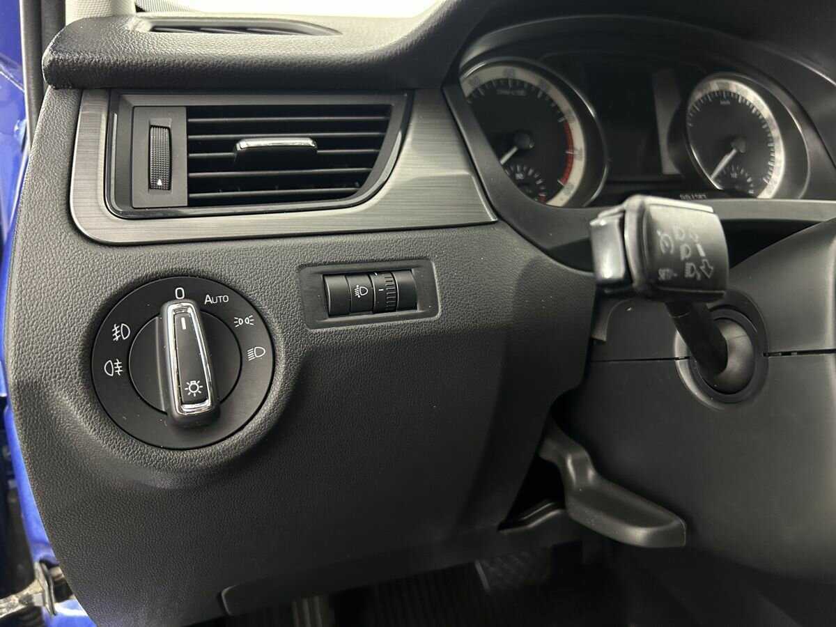 Купить Skoda Rapid с пробегом. Фото: #8