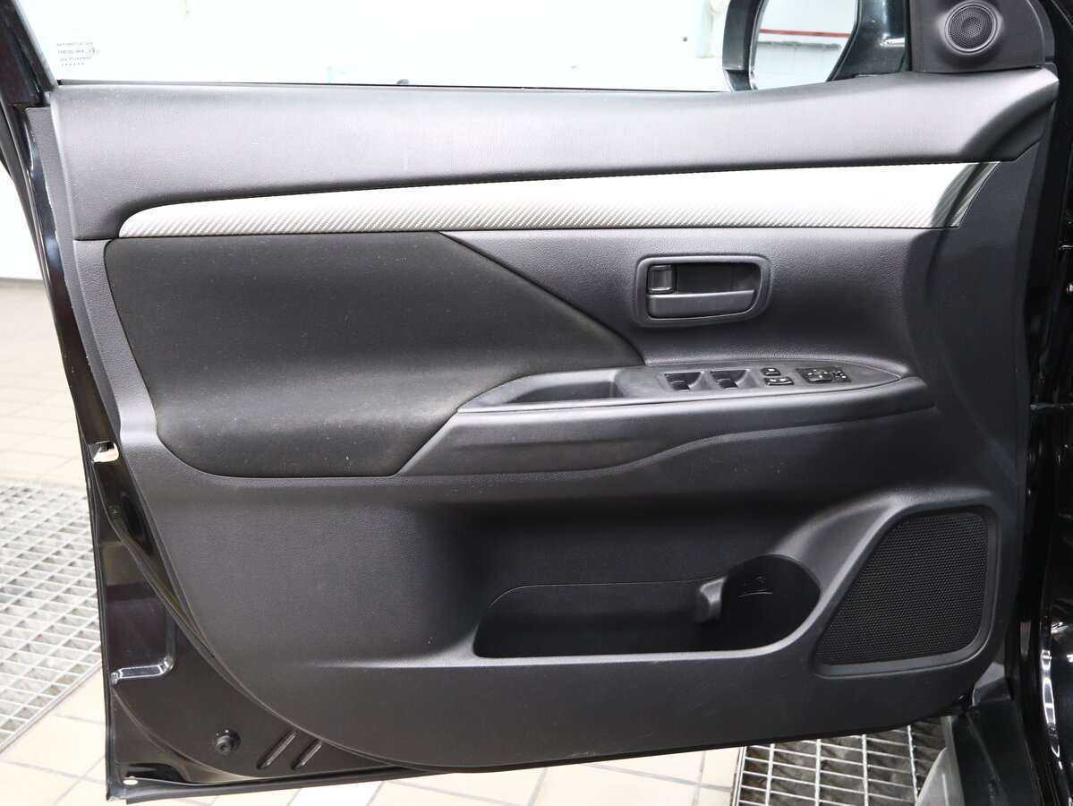 Купить Mitsubishi Outlander с пробегом. Фото: #6