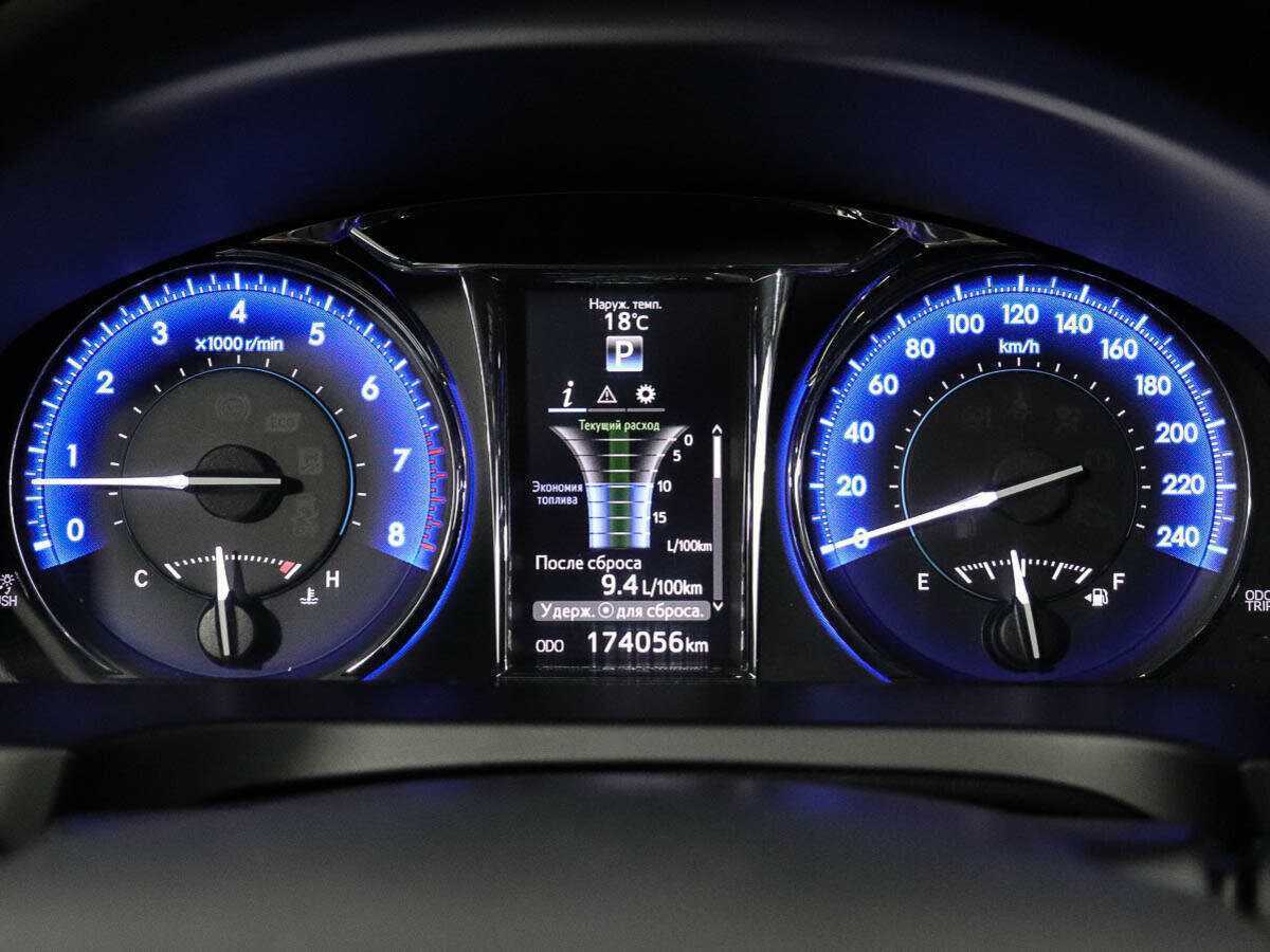 Купить Toyota Camry с пробегом. Фото: #11