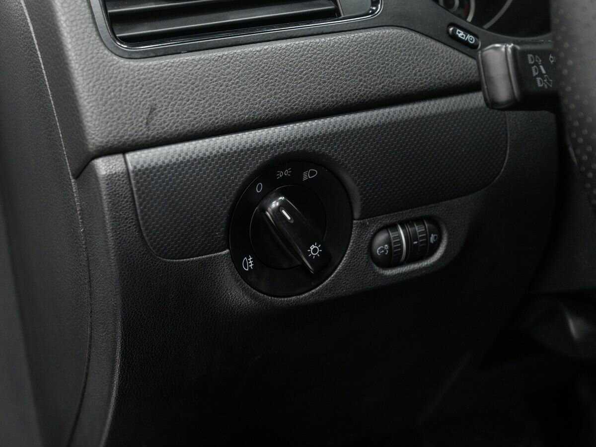 Купить Volkswagen Jetta с пробегом. Фото: #14