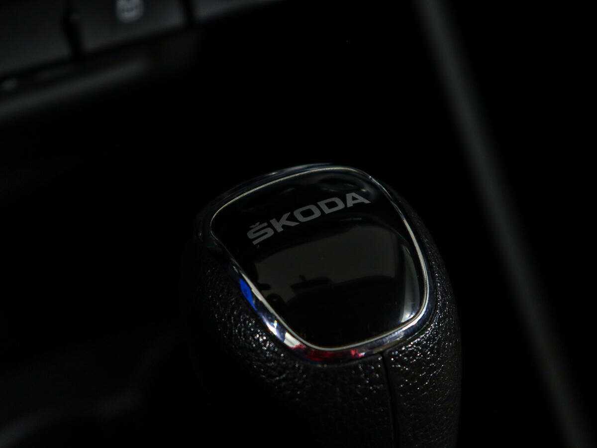 Купить Skoda Rapid с пробегом. Фото: #18