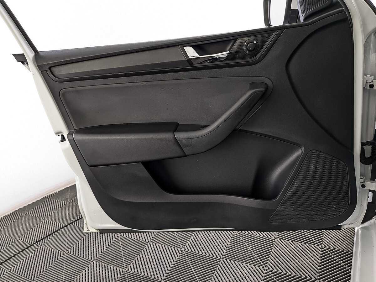 Купить Skoda Rapid с пробегом. Фото: #16