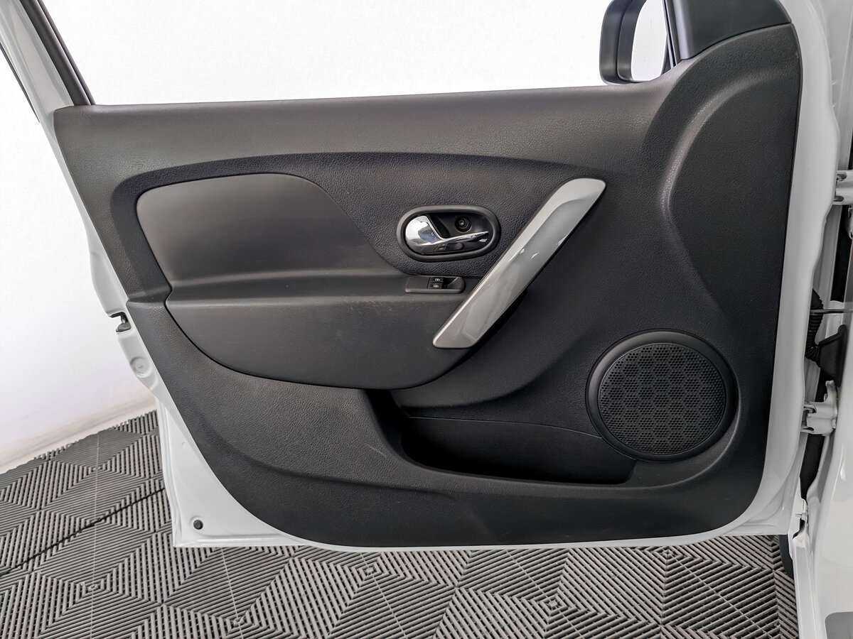 Купить Renault Logan с пробегом. Фото: #14