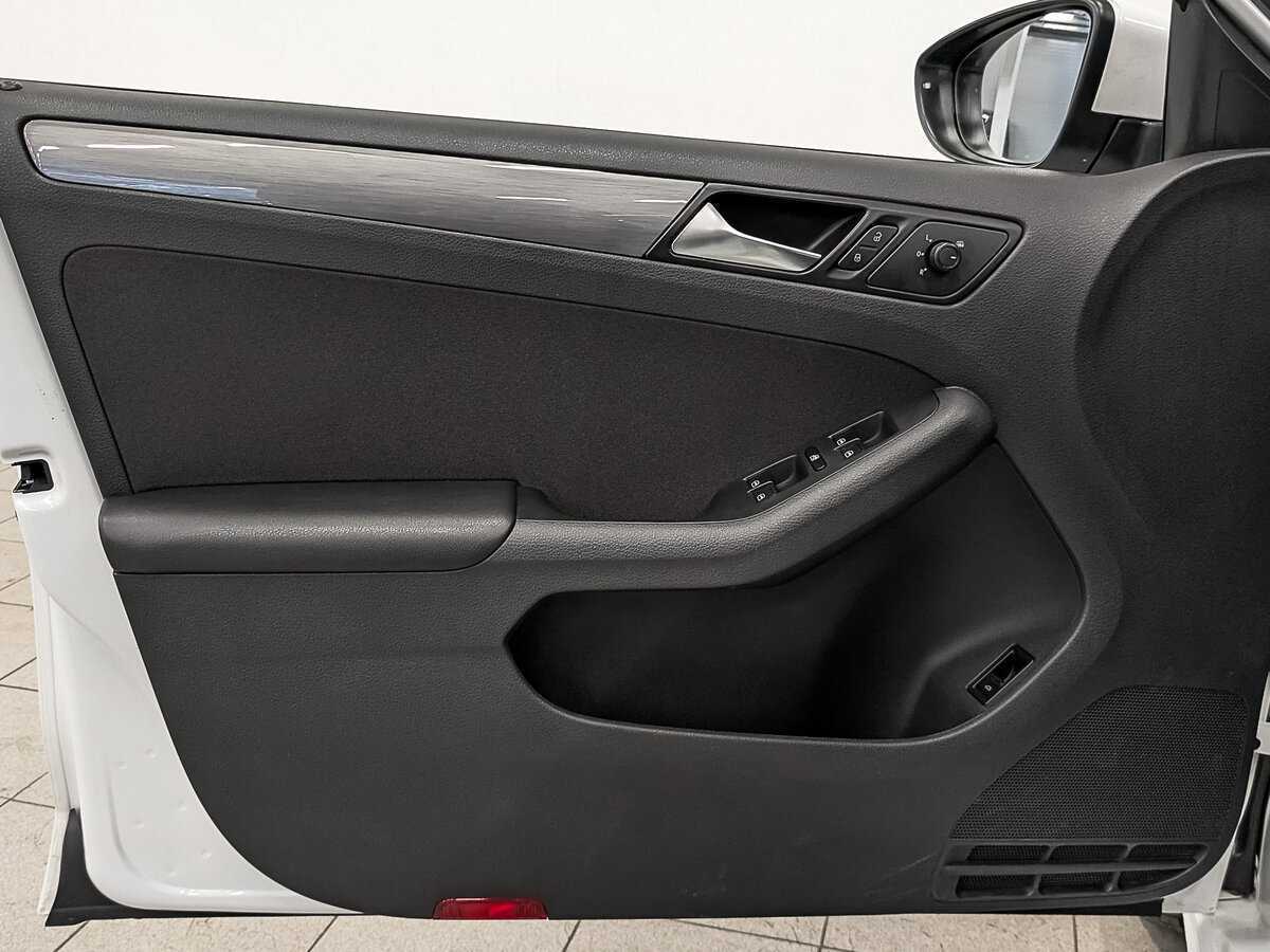 Купить Volkswagen Jetta с пробегом. Фото: #18