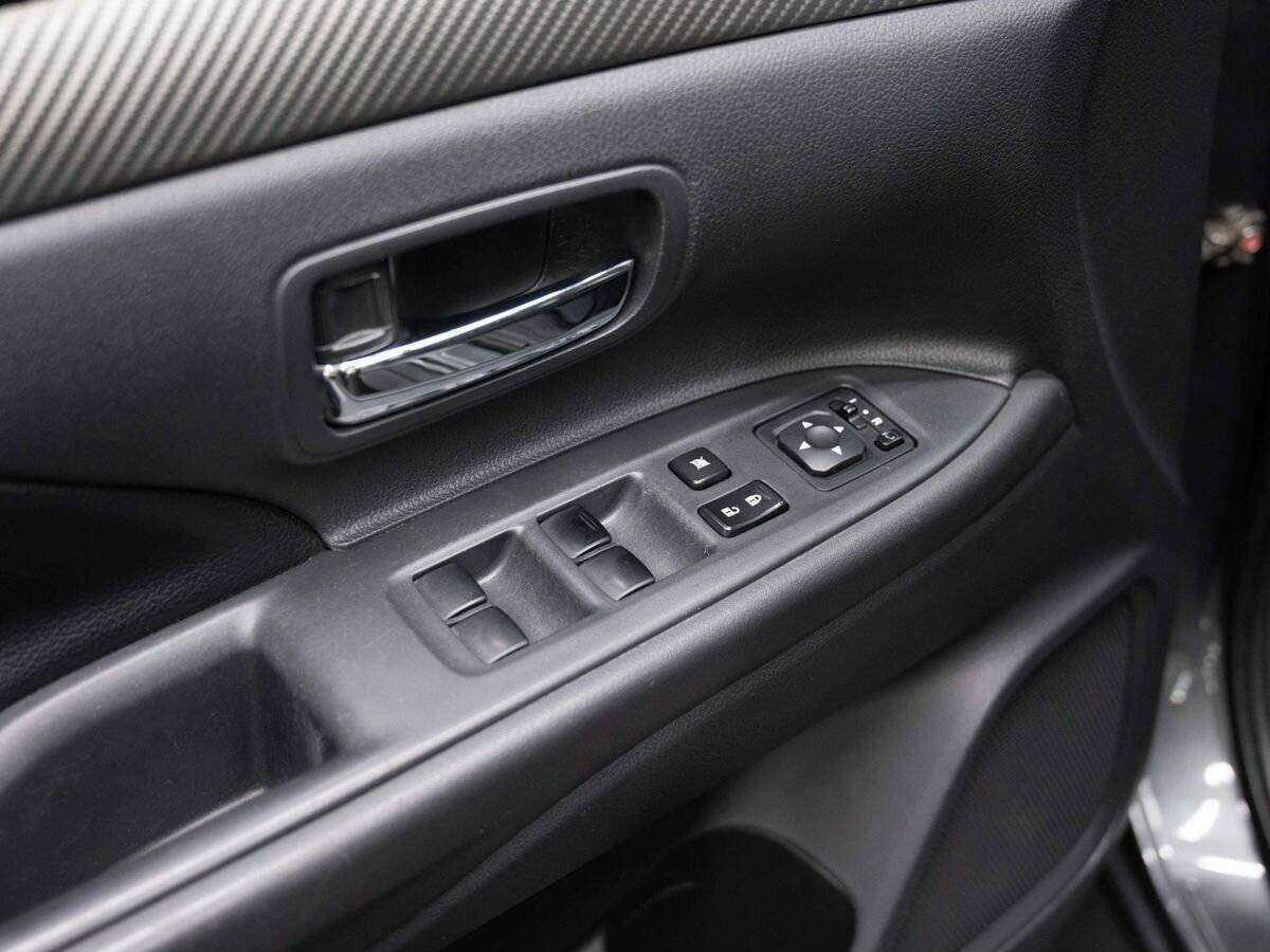 Купить Mitsubishi Outlander с пробегом. Фото: #18