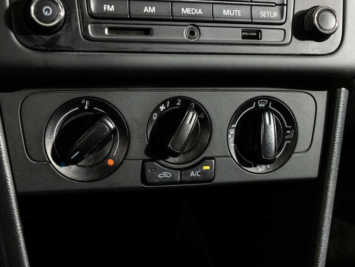 Купить Volkswagen Polo с пробегом. Фото: #13