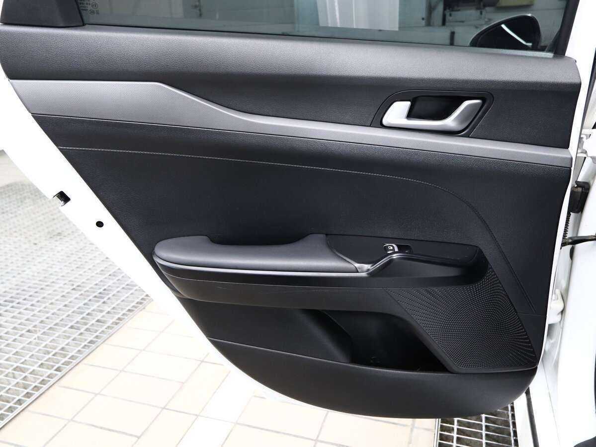 Купить Kia K5 с пробегом. Фото: #10