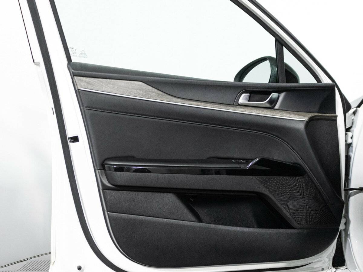 Купить Kia K5 с пробегом. Фото: #24