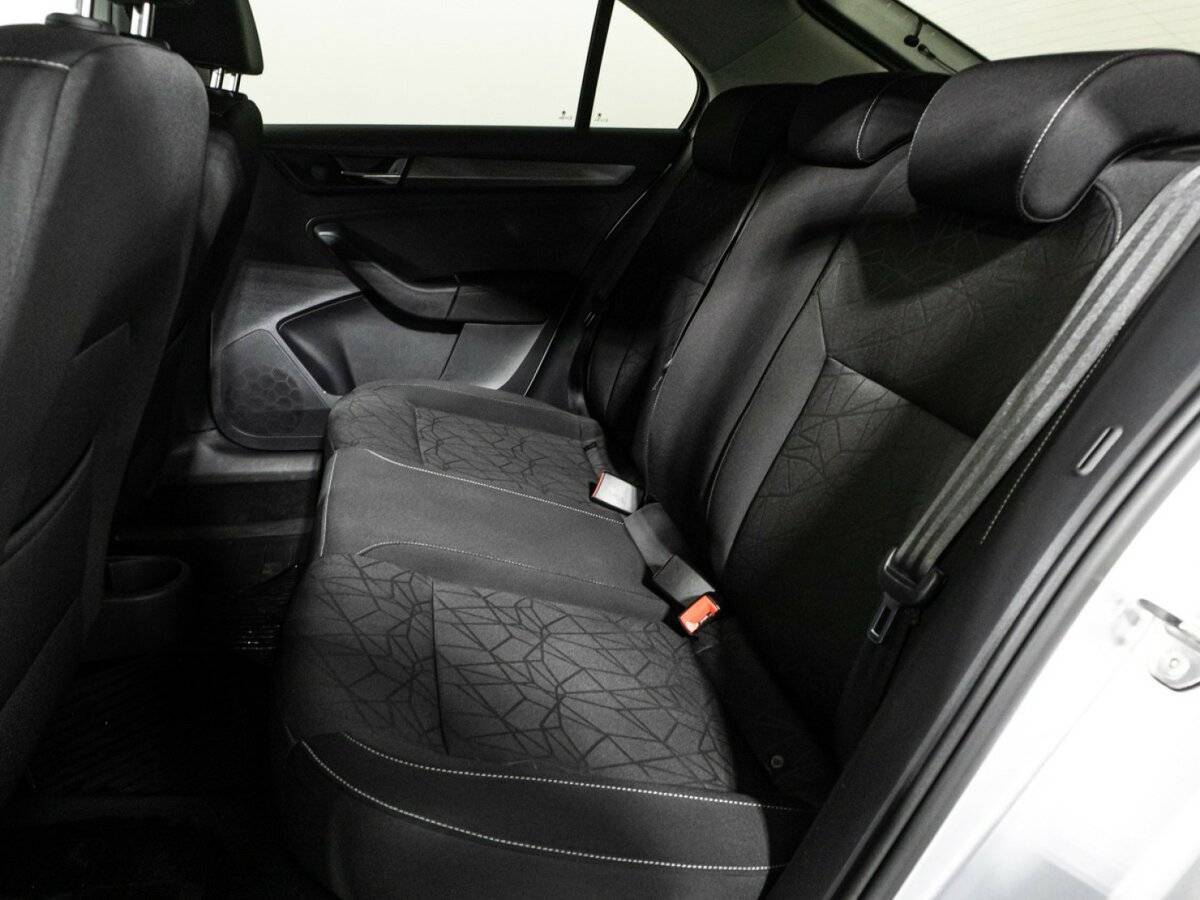 Купить Skoda Rapid с пробегом. Фото: #9