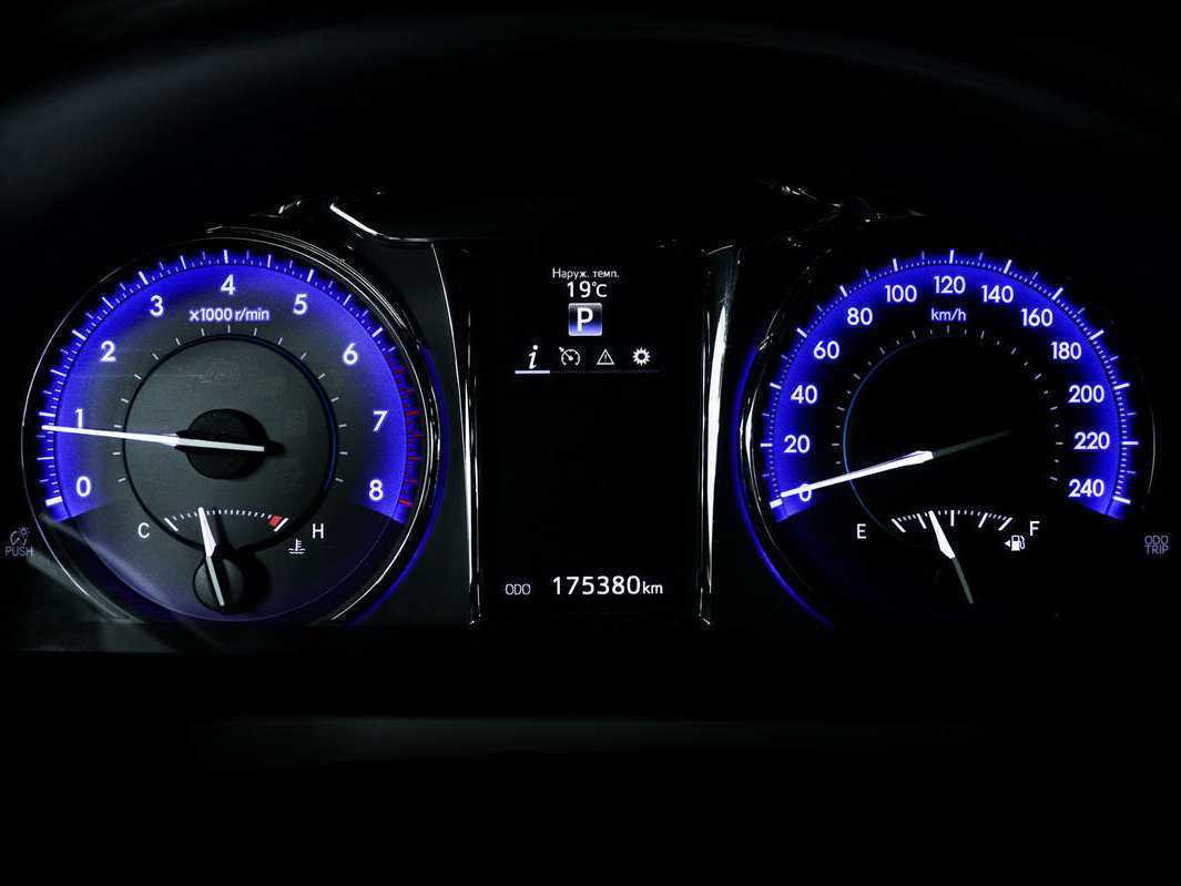 Купить Toyota Camry с пробегом. Фото: #9