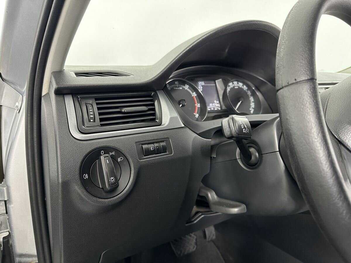 Купить Skoda Rapid с пробегом. Фото: #8