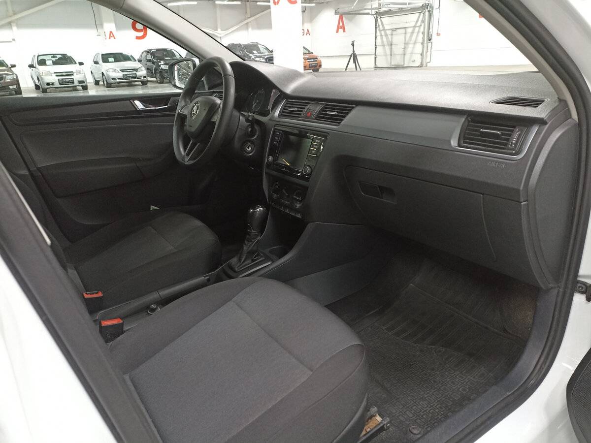 Купить Skoda Rapid с пробегом. Фото: #10