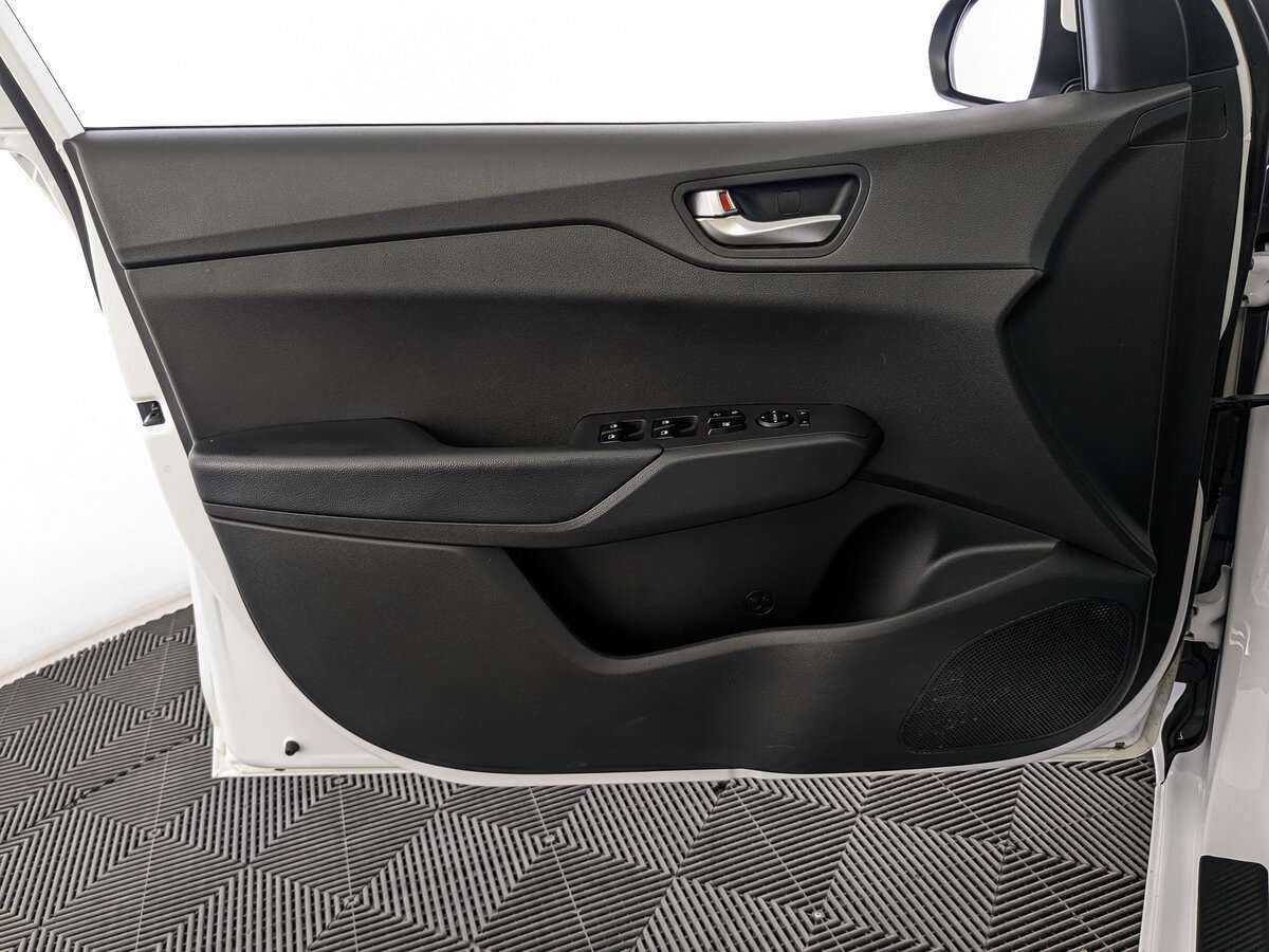 Купить Hyundai Solaris с пробегом. Фото: #14