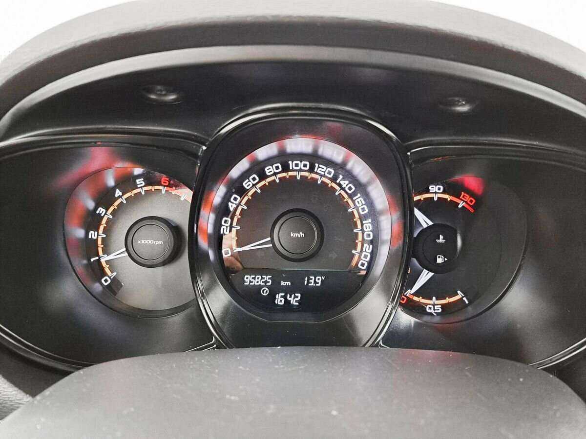 Купить Lada (ВАЗ) Vesta с пробегом. Фото: #10