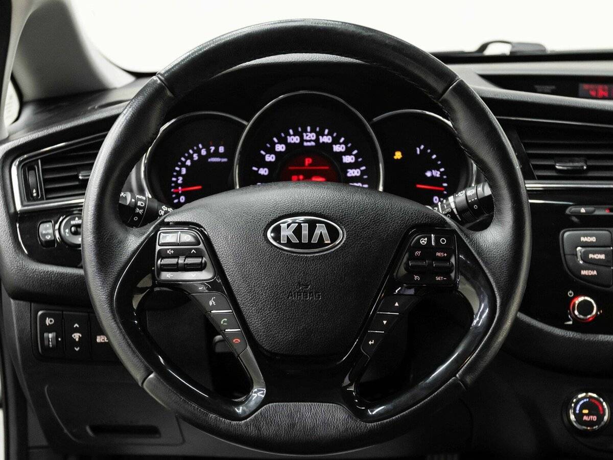 Купить Kia Ceed с пробегом. Фото: #9