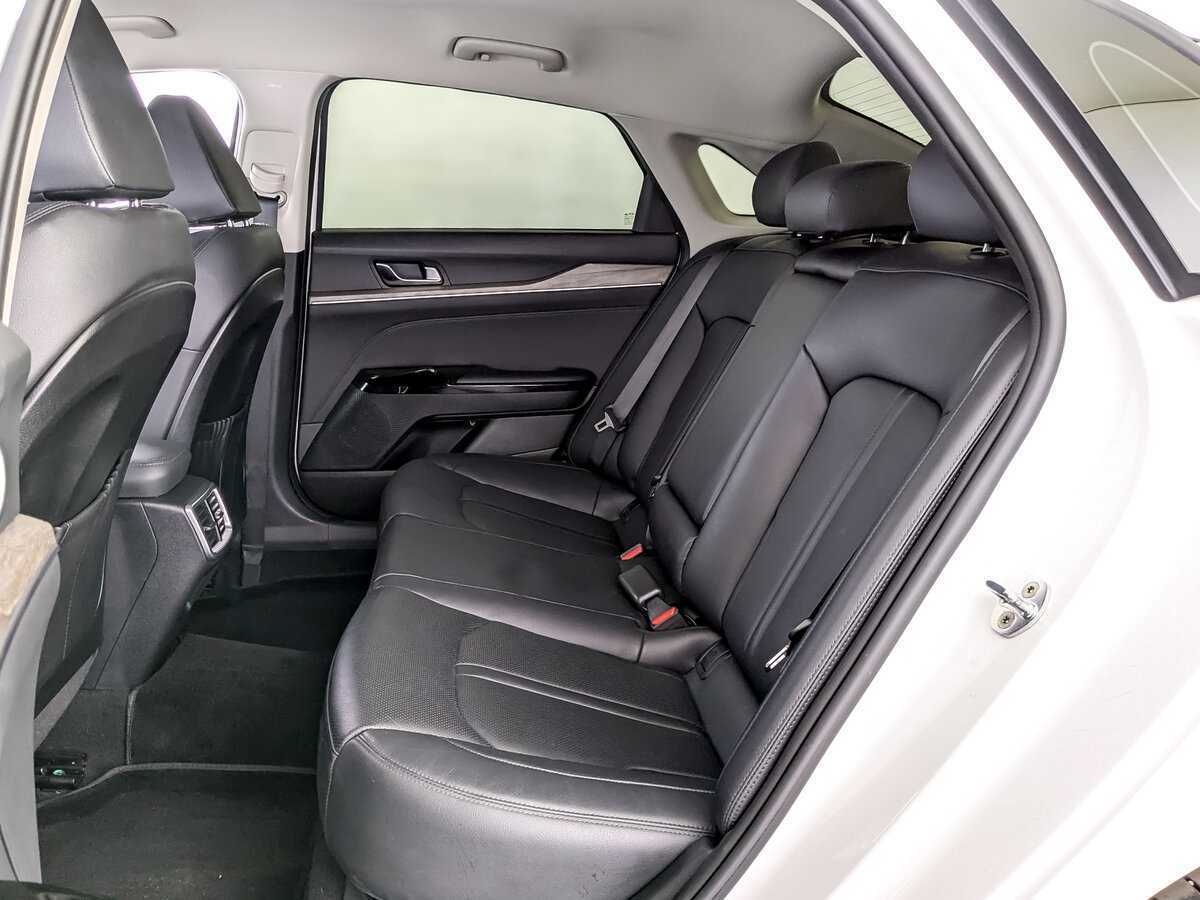 Купить Kia K5 с пробегом. Фото: #9