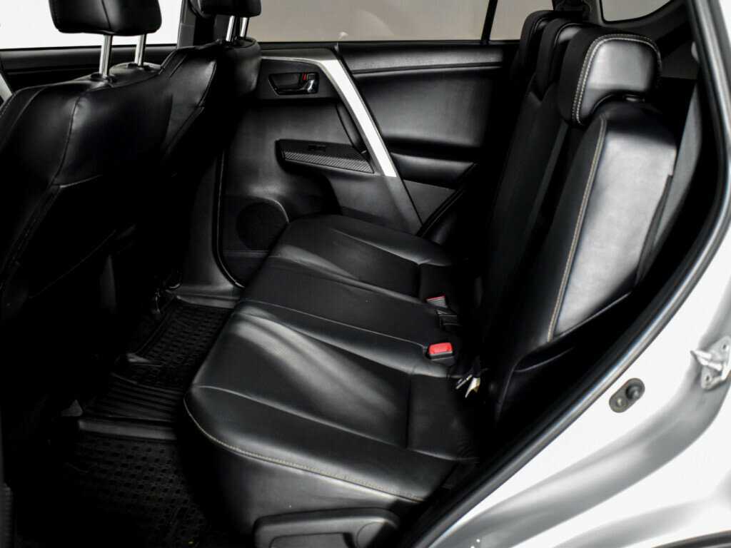 Купить Toyota RAV4 с пробегом. Фото: #17