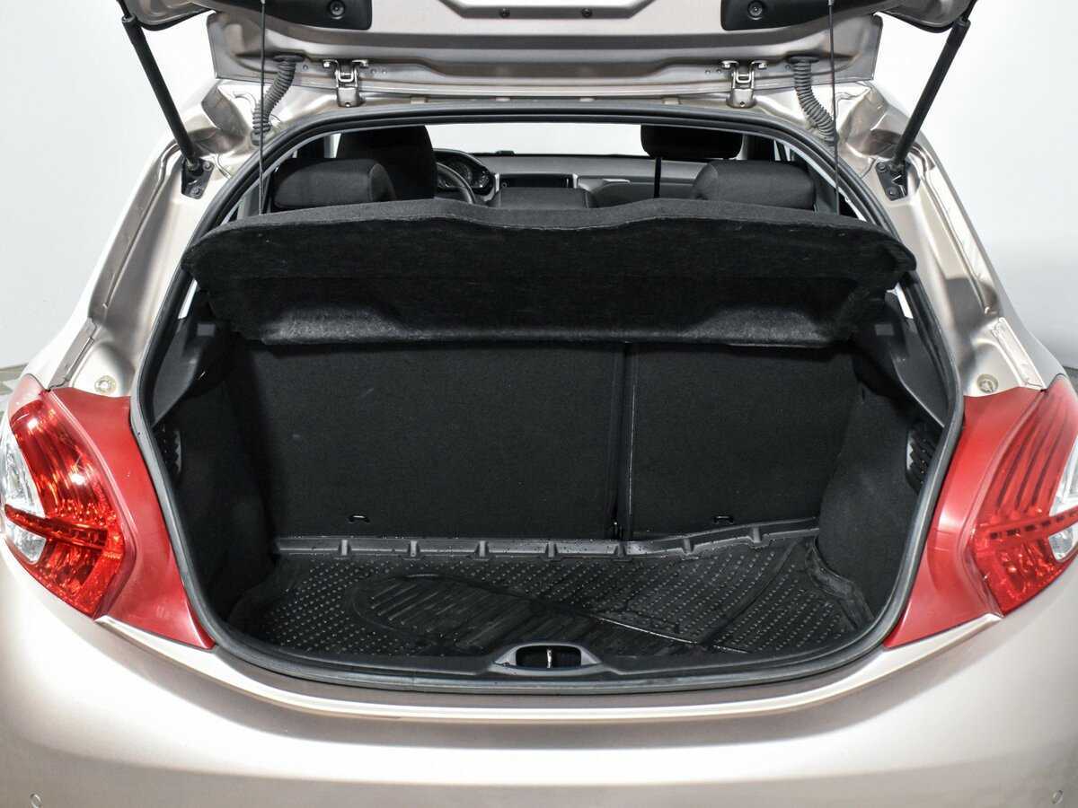 Купить Peugeot 208 с пробегом. Фото: #21