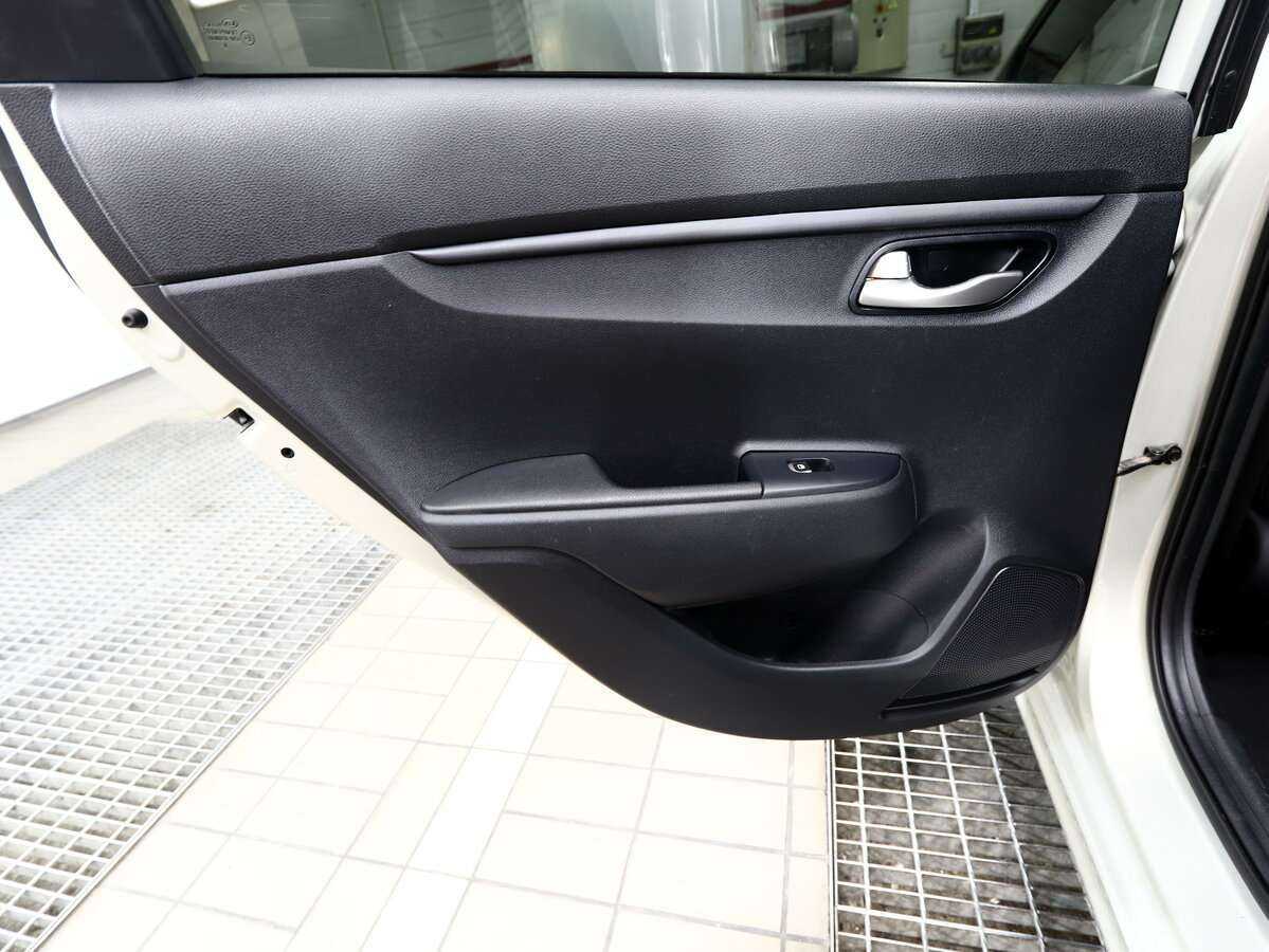 Купить Kia Rio с пробегом. Фото: #14